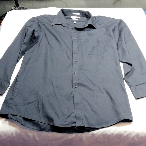 Van Heusen Other - Van Heusen men's regular fit long sleeved button down  shirt size 16 1/2 32/33
